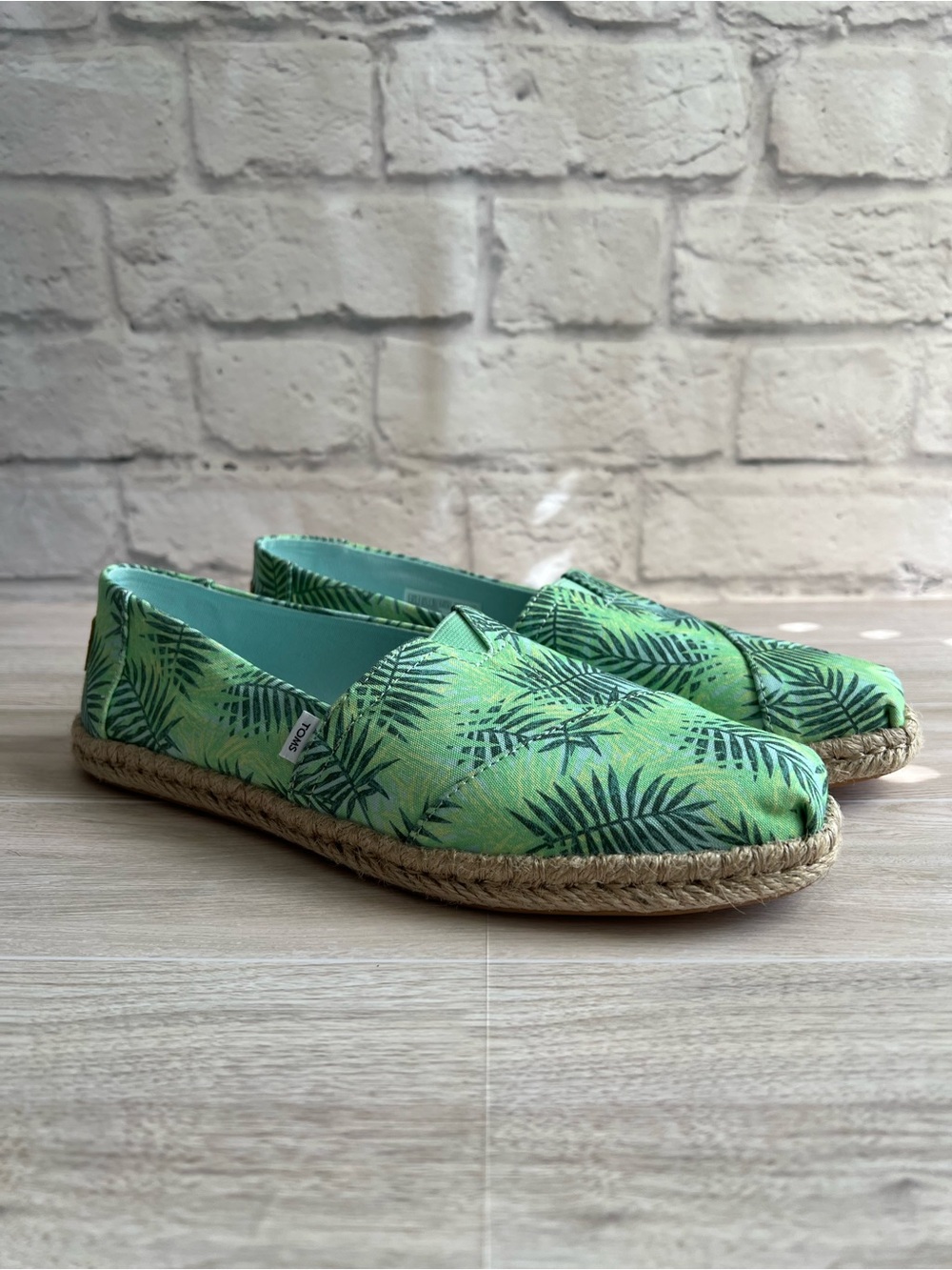 NWOT TOMS Alpargata Rope Green Blue Tropical Slip On Size 8.5